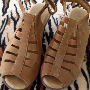 Comfortiva leather block heel sandal; beautiful luggage color. Size 7.5 & lovely